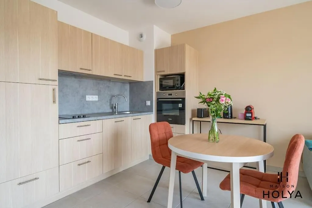 Le Plein Sud - A Avignon - 376B Apartment 0*,  France